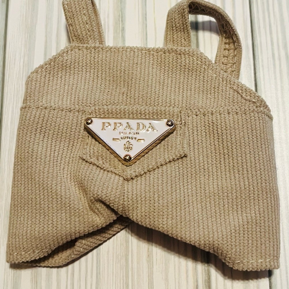 Labubu Prada outfit - Picture 5 of 5